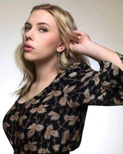 celebpicss:Scarlett Johansson  adult photos