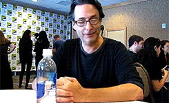 alltheladiesyouhate:  EP Jason Rothenberg struggles at not spoiling season two of the 100 (x)  Ah yes. That’s our fearless leader!