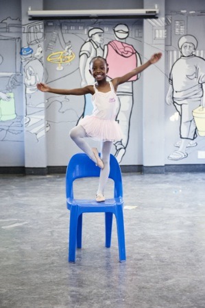 blackpeopledoshittoo:  iluvsouthernafrica:  South Africa: Young ladies train in Ballet