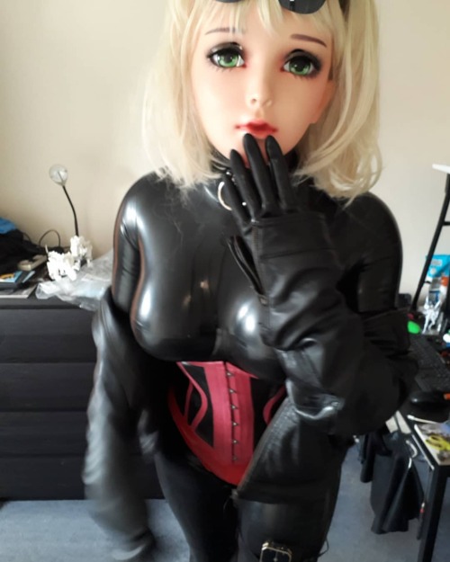 mb47: A little closer #rubber #latexfetish #Latex #l4tex #l8tex #rubberfetish #latexclothing #rubber