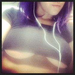 Cracked Screen Is Fucking Up My Selfie Game :/ #Underboob #Blurryunderboob