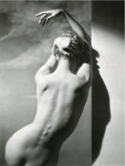 Realityayslum:  George Platt Lynes - Female Nude, 1950. 