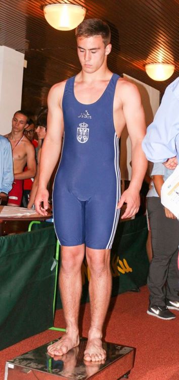 lycladuk:  allofthelycra:  Hot guys in lycra, spandex, and other sports gear » http://allofthelycra.tumblr.com  Now he is *solid* in his spandex.
