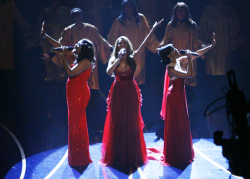 Jennifer Hudson, Beyoncé, and Anika Noni Rose perform a Dreamgirls medley at the 79th Annual 