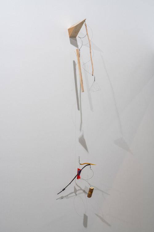 Tetsuro Kano, a tree as a city, 201825 x 100 x 25 cm, mixed media (wire, wood, found objects)©️