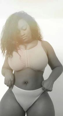 That Bra Is Too Small For Her. It Makes Me Uncomfortable Just To Look At This Picture.