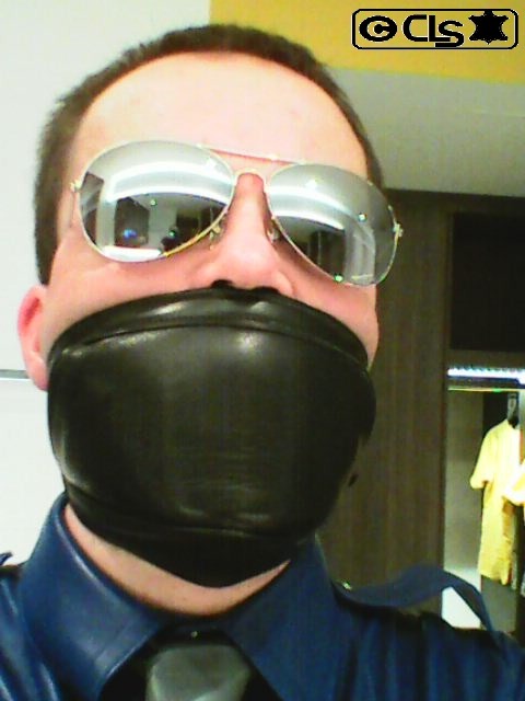 charonleathers: Me gagged gag available at RoB Amsterdam: http://www.rob.eu/nl/rob-leren-mond-en-kin-knevel.html 