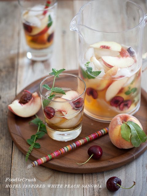 White Sangria Ingredients: 1 ½ cups diced watermelon 1 ½ cups diced cantaloupe 1 ½ cups diced honeyd