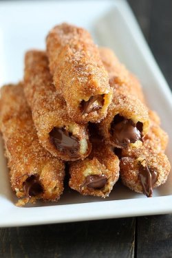 ilovedessert:Nutella Stuffed Churrosoh dear