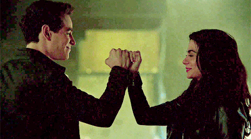 marianafoster:melissa’s very long list of favorite ships (in order of ship name) sizzy (simon lewis 