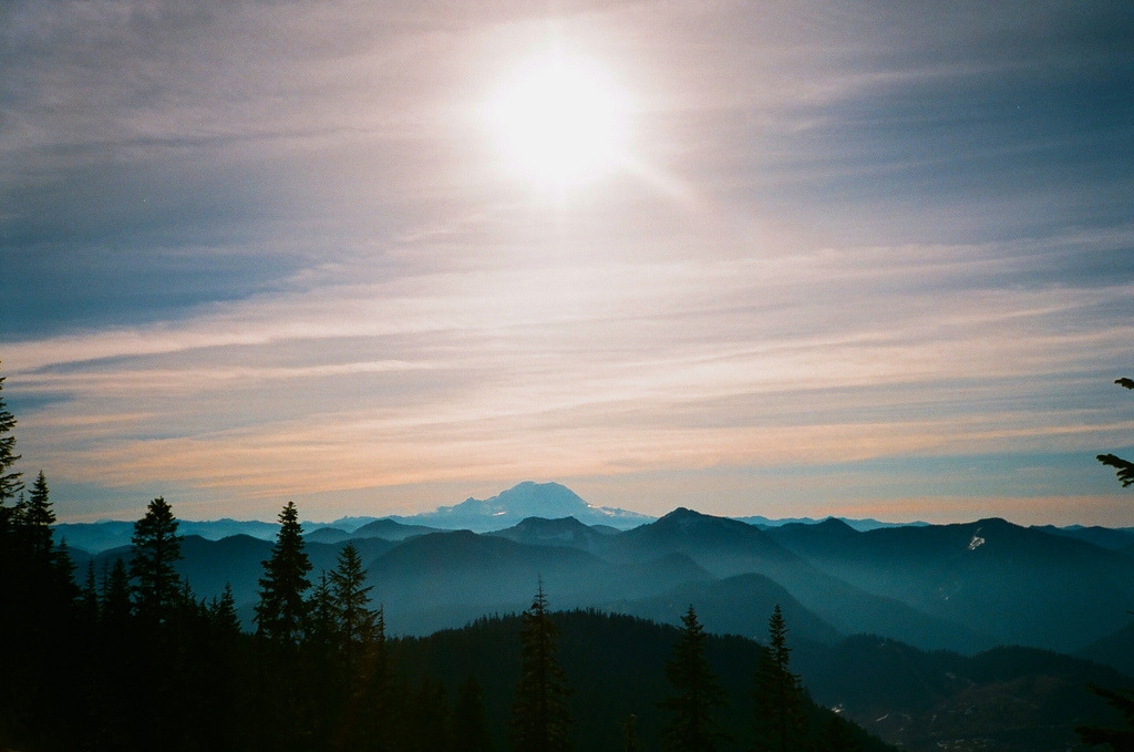 magicsystem:  Mt. Rainier (by joeball)