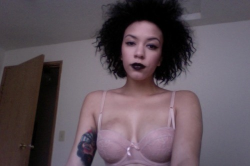 herbalesseance:  giving you color black and nude schemes 