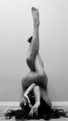 earthyeva: adho mukha garudasana @earthyeva     |      @paulblieden 