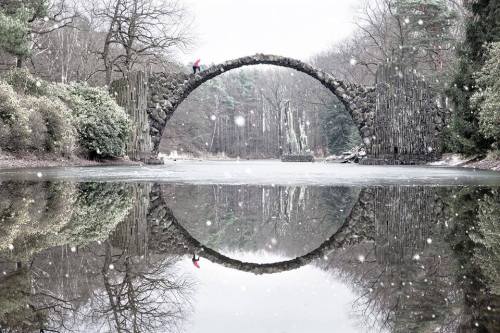 crystalheartfaequeen:Winter at Devil’s Bridge in Kromlauer Park, Germany.