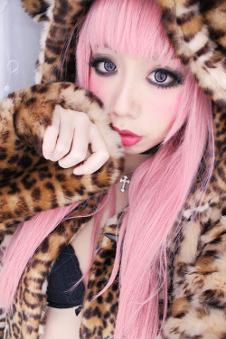 cute-colored-hair:  COLORED HAIR BLOG ♥