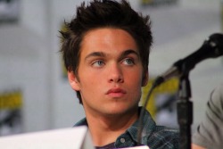 hottayssdaily:  dylan sprayberry into liam dunbar