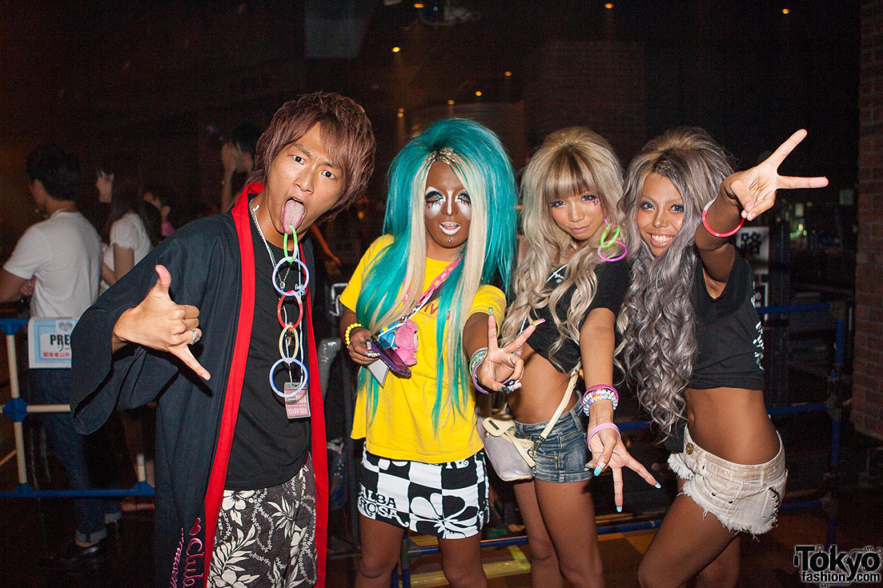 tokyo-fashion:  Just posted 200+ exclusive pics from Campus Summit 2013 - gyaru fashion