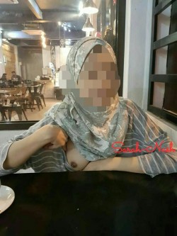 sarah-nash:  Gambar waktu kita dinner smlm 😈