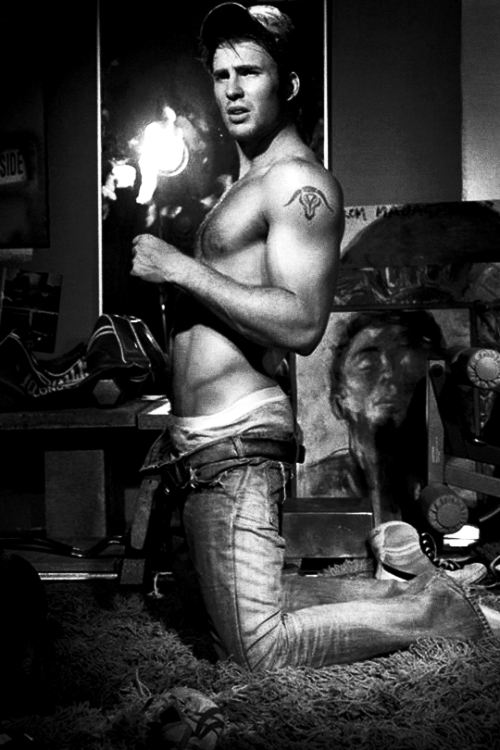 quentintarantinos:Chris Evans photographed for Flaunt Magazine, 2004