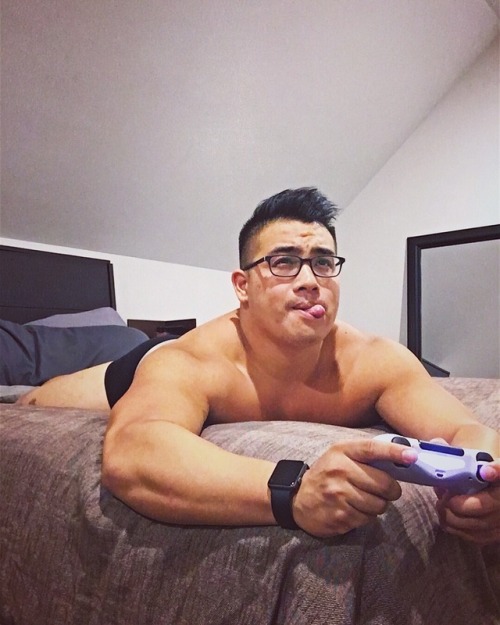 This Sony Stud spent all day at the gym, now he’s relaxed and ready to game