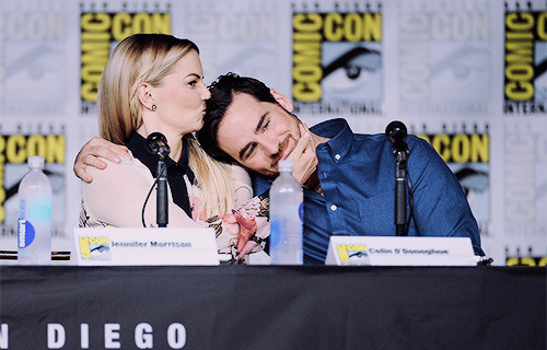 the cast of OUAT at SDCC 2016