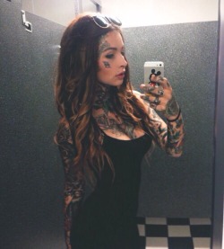 allgrownsup:  hot and sexy inked girls only