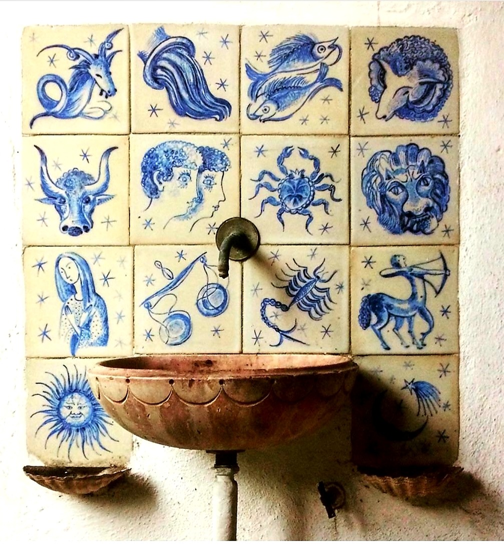 las-microfisuras:Azulejos zodiacales, Sarah Affonso. Quinta da Lameirinha, Bicesse.