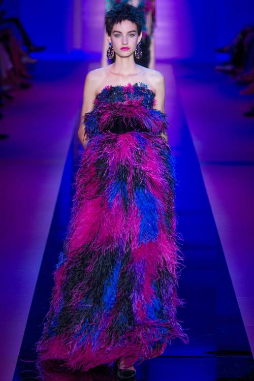 death-by-dior:  modafashioncouture:  Armani Privé A/15 Couture   X 