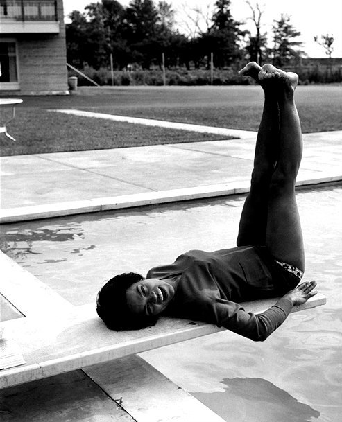 black-0rpheus:  Eartha Kitt photographed at the pool by Isaac Sutton, c. 1959 