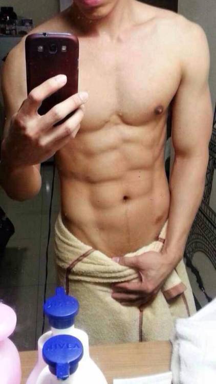 mantop10691:  長的超帥身材又結實完美的大粗長屌亞裔男