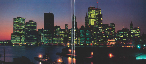 80sretroelectro:Late 80s New York in panoramic views, scan