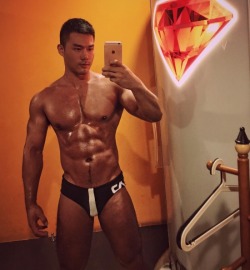 evianguy:  Hawt Asian Stud!