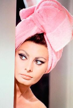 the60sbazaar:  Sophia Loren in Arabesque 