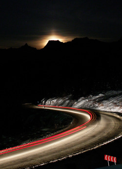 touchdisky:  Moonrise over Sayan mountains by sergio68 moscow 