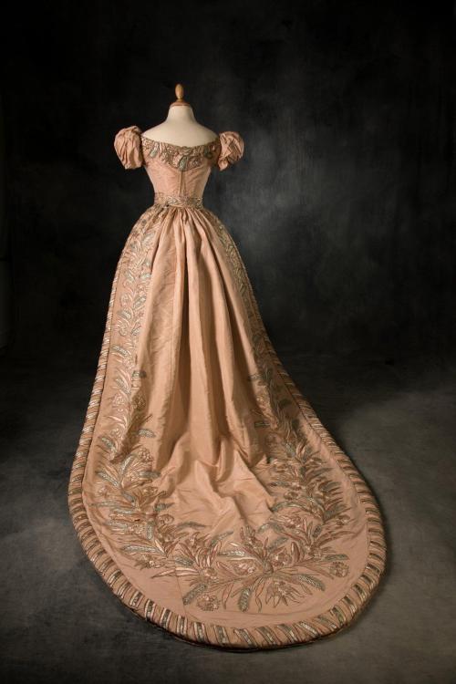 fripperiesandfobs: Court dress of the Duchesse de Berry ca. 1828From Tessier &amp; Sarrou