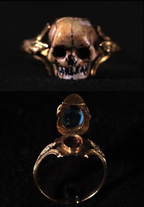 thefabulousweirdtrotters:  18th Century European Mourning Ring; made for catching tears. 