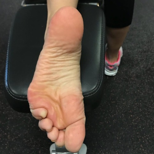 My sweaty sole at the gym today. #toes #soles #teamprettyfeet #footfetishnation #sexyfeet #prettyfee