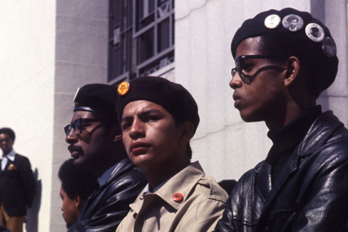 stayinmycorner:  Black Panthers & Brown Berets  Oakland, 1968