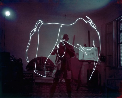 XXX pletaeu:  Pablo Picasso light paintings 1949 photo