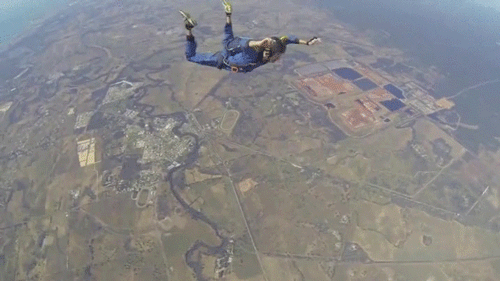 Terrifying! A skydiving instructor saves a man’s life after he suffers from a seizure mid-jump!Watch