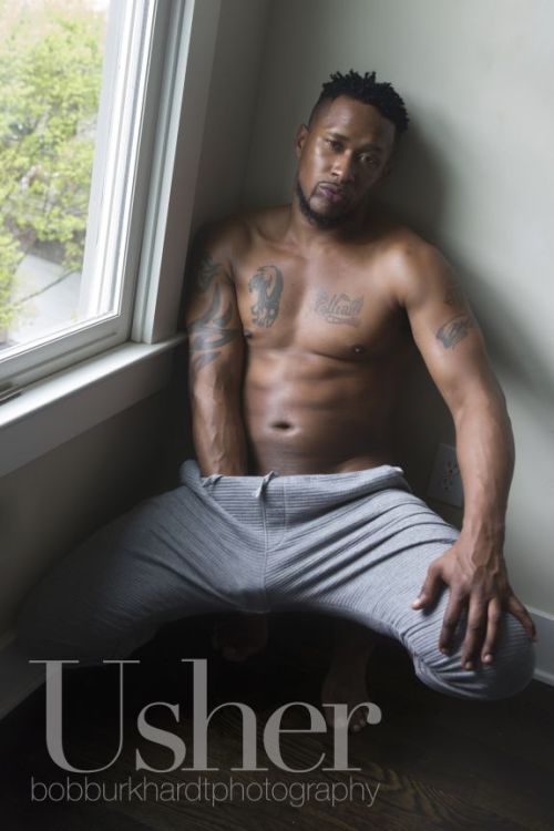 dominicanblackboy:Usher so yummy and sexy!😍😍😍😍 porn pictures