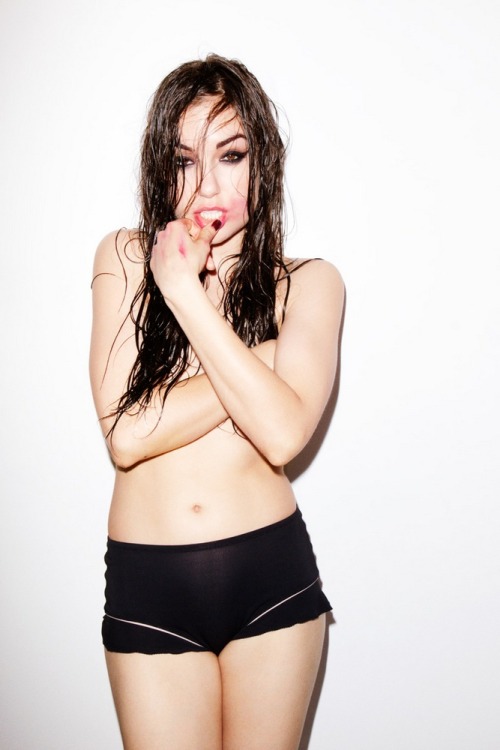 XXX tijdrover:  Sasha Grey by Brooke Nipar photo