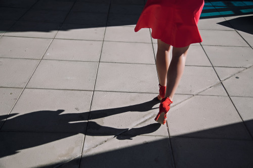 Mi hermana, Marina, entrando en el juzgado esta tarde para su boda civil - Rivas, 2013
