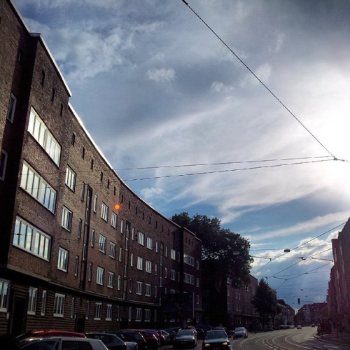 Prsidentensiedlung #Dortmund #Krne 30.5.15 #latergram #architecture #sun #wires (en Dortmund-Krne)