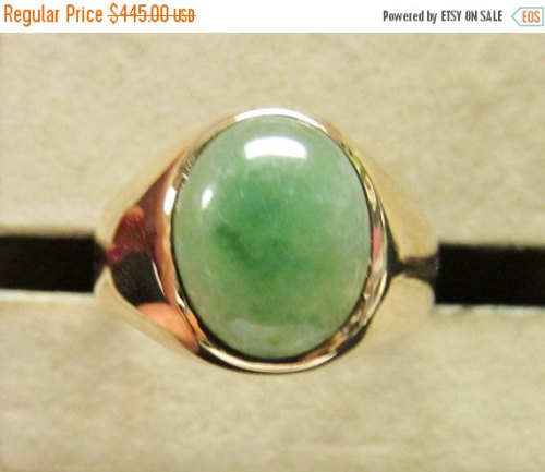 On Sale Vintage Estate 10K Gold Mount Translucent Green Cabochon Jade Ring rings