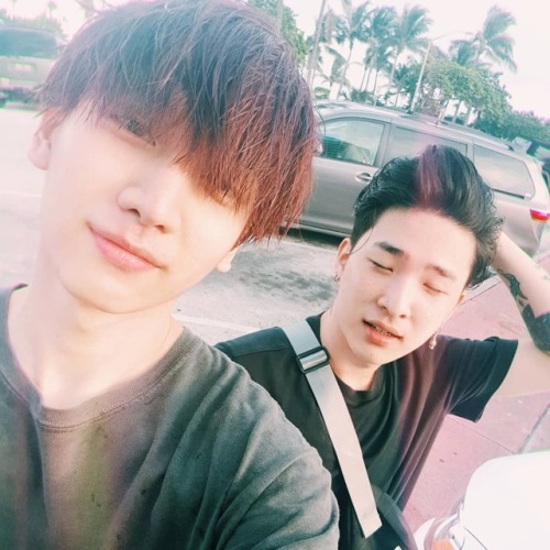 translatedvixx: Hyuk (@hsh0705): 친구와 형들과 함께했던 우정여행 #miami #95 #93 #어쩌다모인5인방 A friendship vacation I 