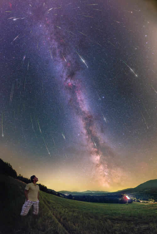 wavesoftware:  Perseid rain over the Kolonica Saddle by   Petr Horálek   