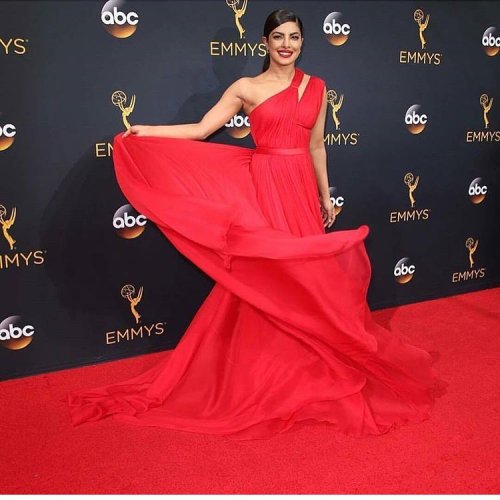 The stunning @priyankachopra at the #Emmys What a year for representation. It&rsquo;s nice to se