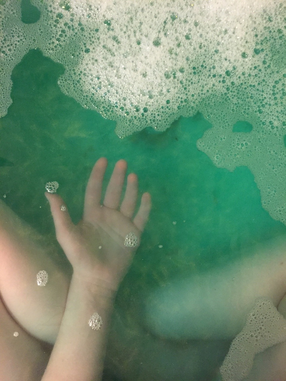 eyelovecats:  This is what a mermaid bath looks like