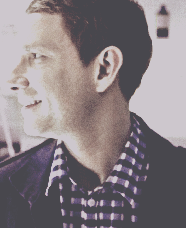 holmes-detective: “I’m a doctor. I know how to sprain people.”